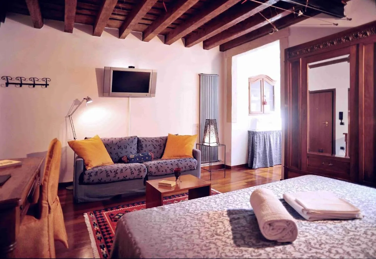 Marconi Rooms Alloggio Segreto Werona Apartament