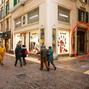 Domus - Incantevole Residenza Difronte A Casa Giulietta Apartamento
