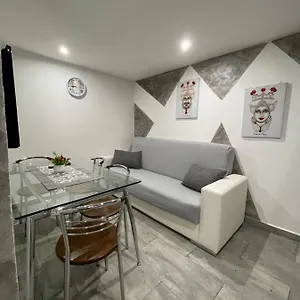 https://house-soleil.taorminaitalyhotels.com