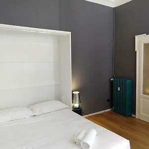 https://gray-design-suite-in-casa-epoca-isola-garibaldi.italymilanhotels.net