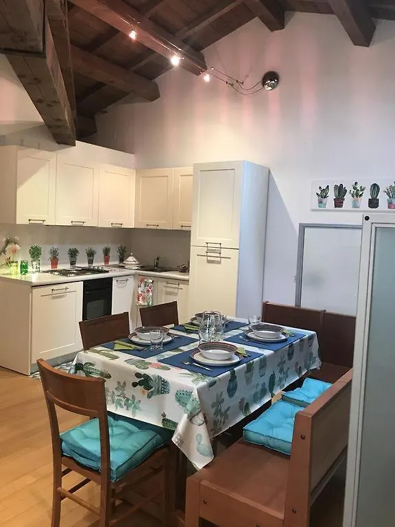 公寓 Marconi Rooms Alloggio Segreto 维罗纳