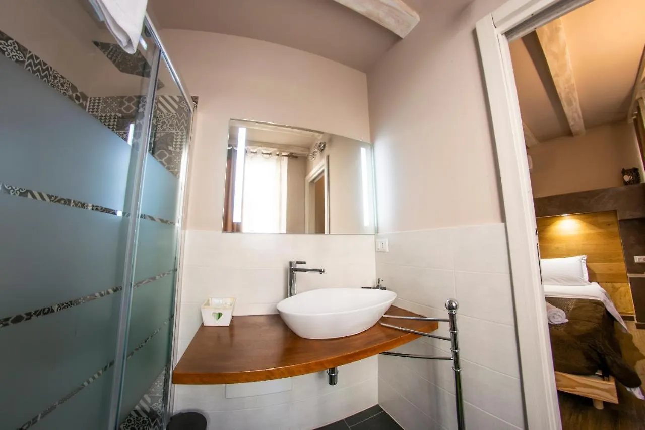 公寓 Marconi Rooms Alloggio Segreto 维罗纳 意大利